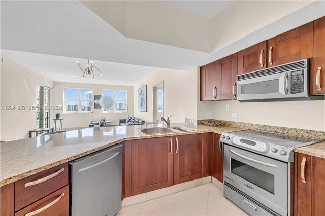 5 of 22 - 19900 E Country Club Drive #1209, Aventura, FL