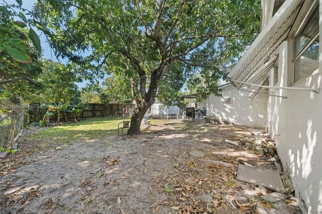 4 of 9 - 5886 Sw 20th Street, Miami, FL