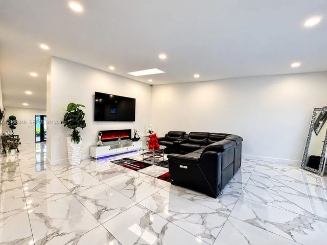 2 of 32 - 5700 Sw 148th Place, Miami, FL