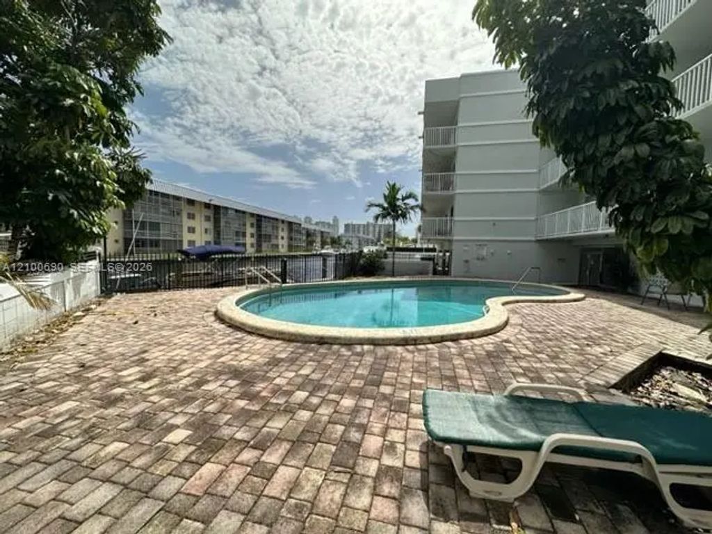 3527 Ne 168th Street #202, North Miami Beach