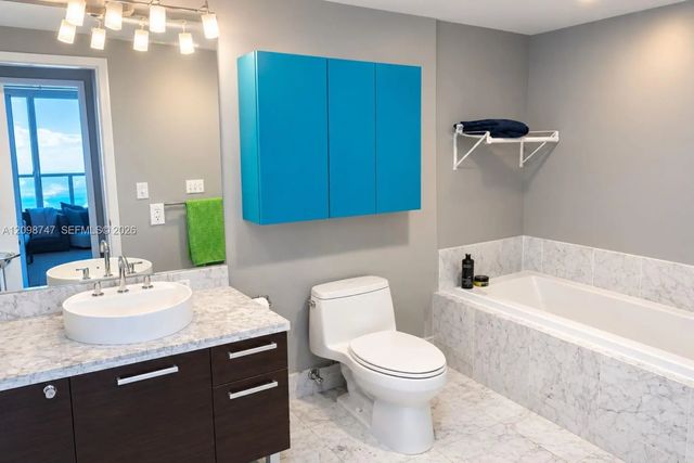 5 of 8 - 244 Biscayne Boulevard #3204, Miami, FL