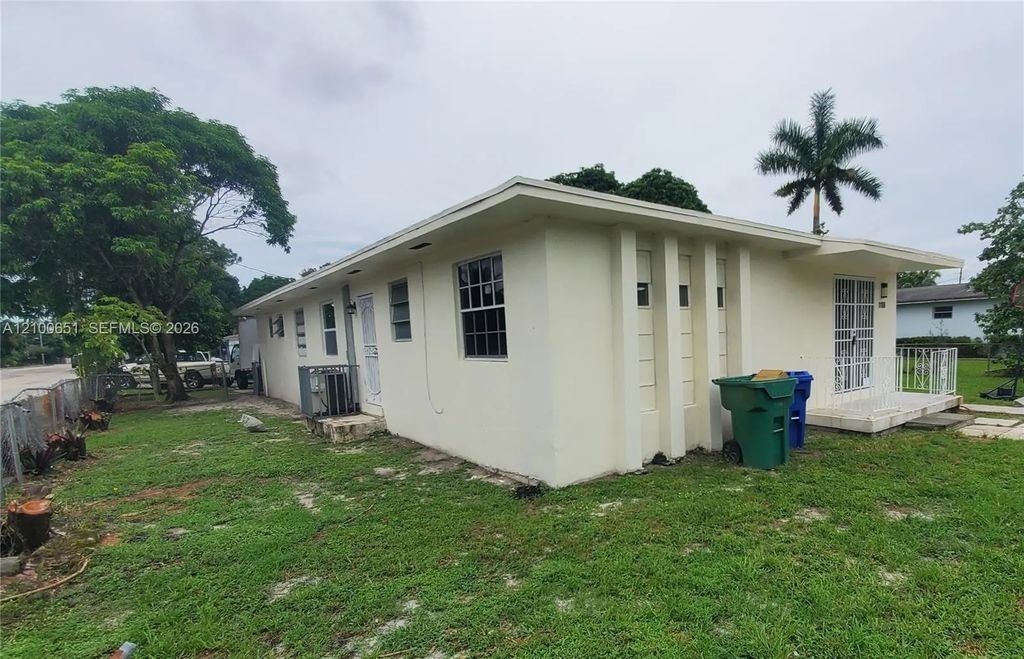 1186 Ne 151 Street #1186, Miami
