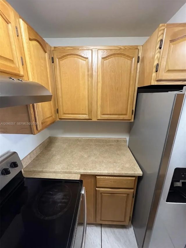 2 of 14 - 9686 Fontainebleau Boulevard #402, Miami, FL