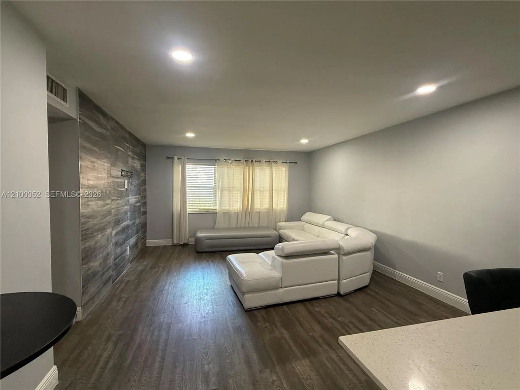 610 Se 2nd Avenue #l4, Deerfield Beach