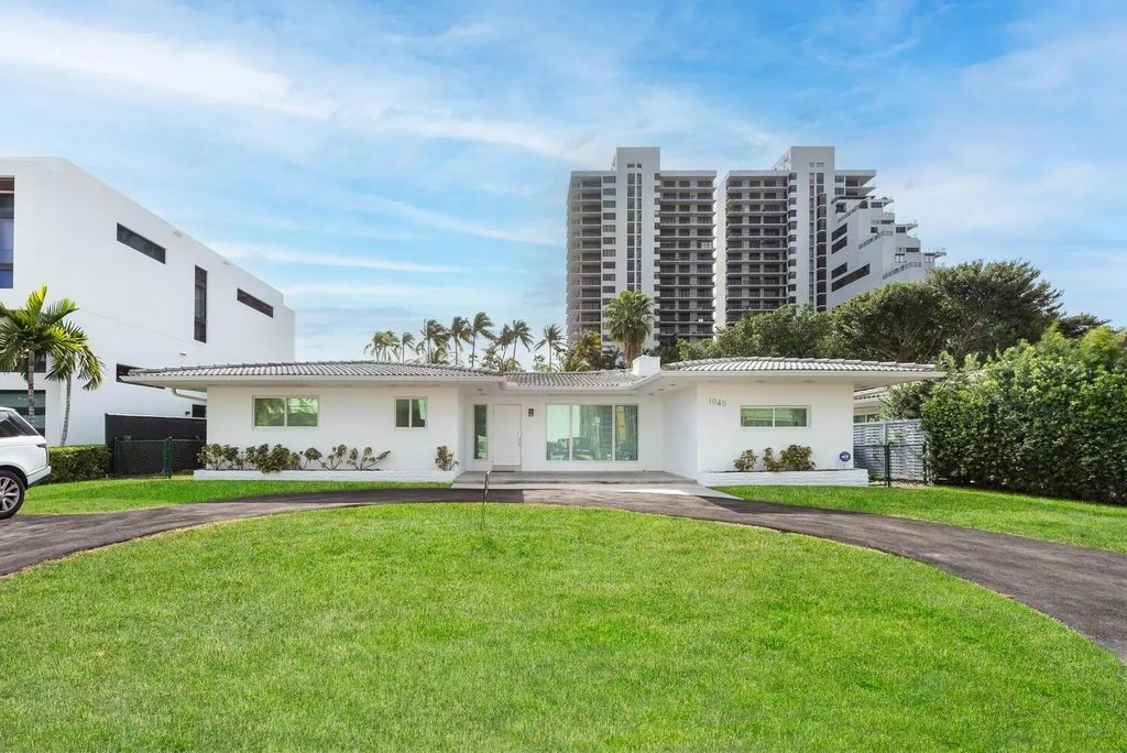 1040 N Venetian Drive, Miami