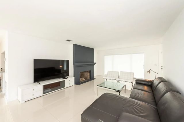 2 of 27 - 1040 N Venetian Drive, Miami, FL