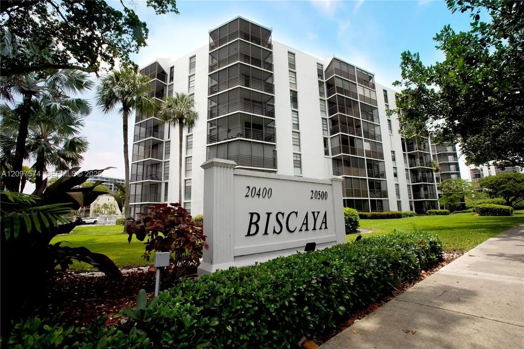 20500 W Country Club Drive #714, Aventura