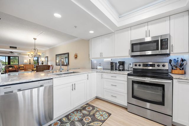 5 of 40 - 601 Seafarer Circle #201, Jupiter, FL