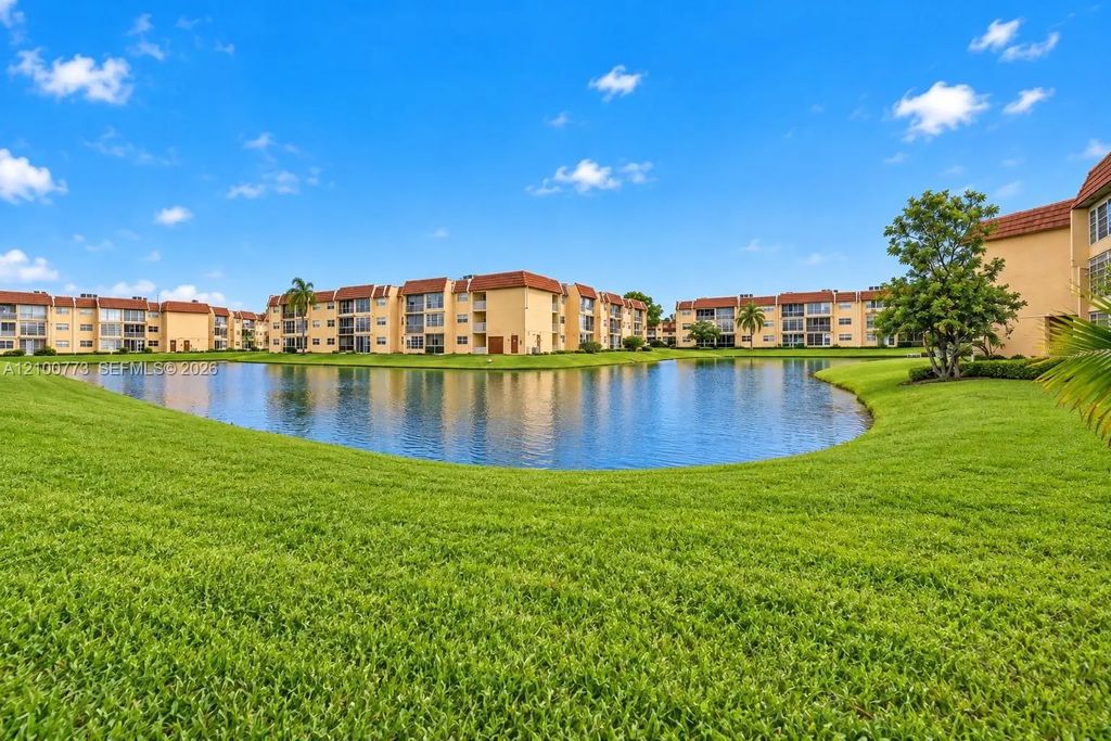 8901 Sunrise Lakes Boulevard #204, Sunrise