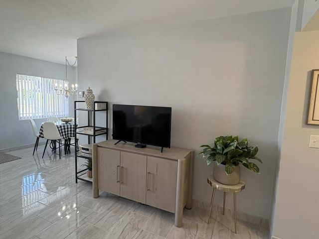 4 of 15 - 3280 Lake Osborne Drive #206, Lake Worth Beach, FL