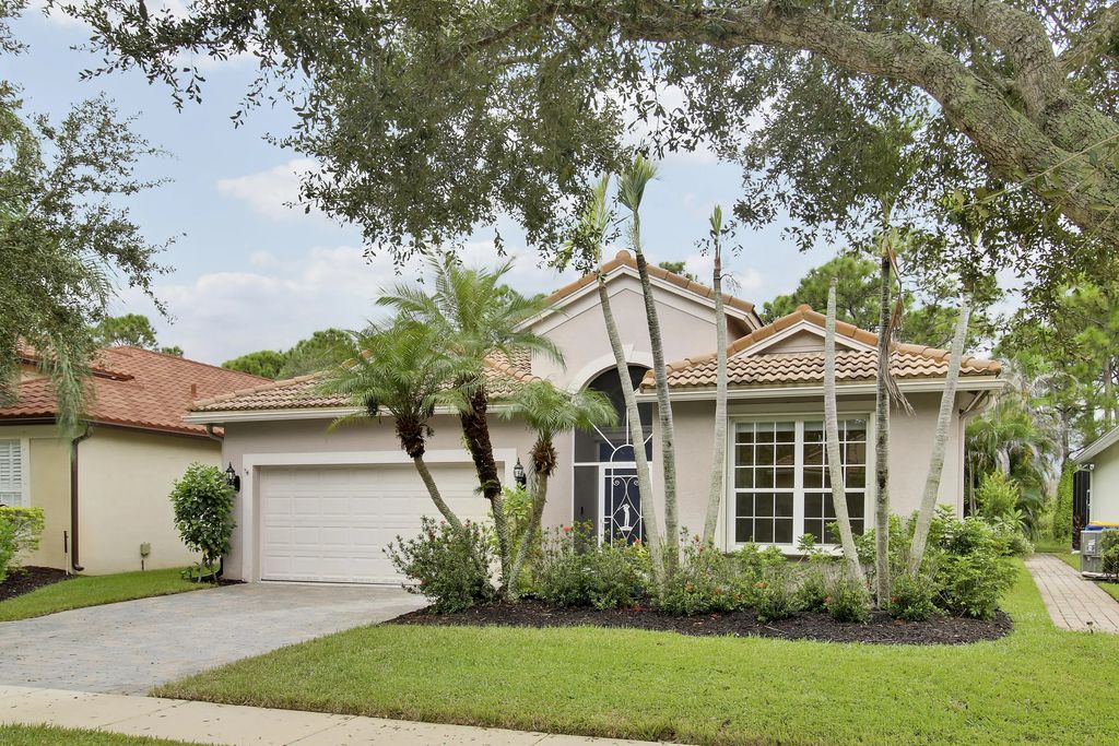 6815 Se Twin Oaks Circle, Stuart