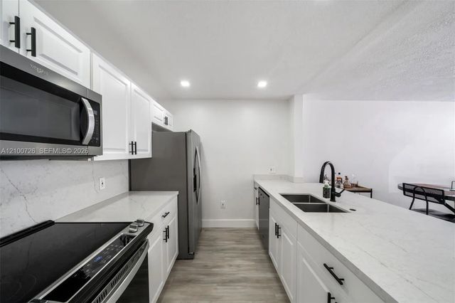 3 of 27 - 8267 Sw 128th Street #115, Pinecrest, FL