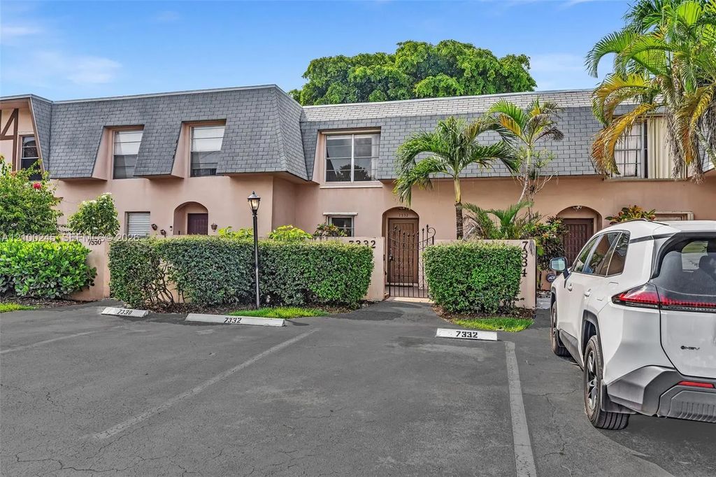 7332 Sw 25th Court #12, Davie