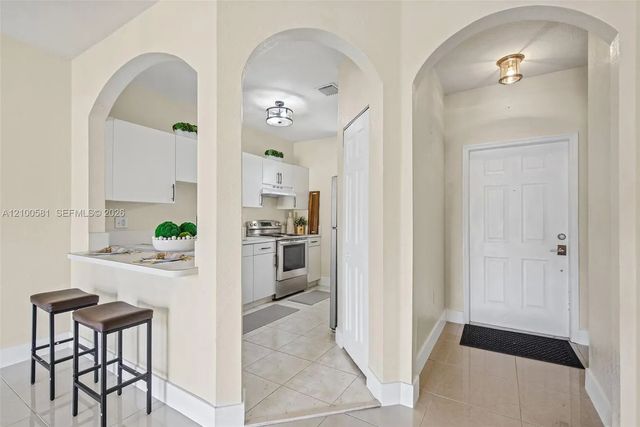 4 of 26 - 645 E Mowry Court, Homestead, FL
