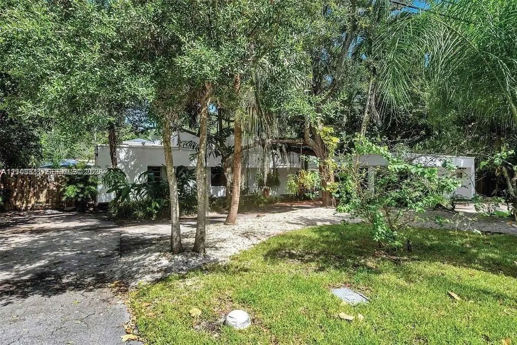5845 Sw 88th Street, South Miami