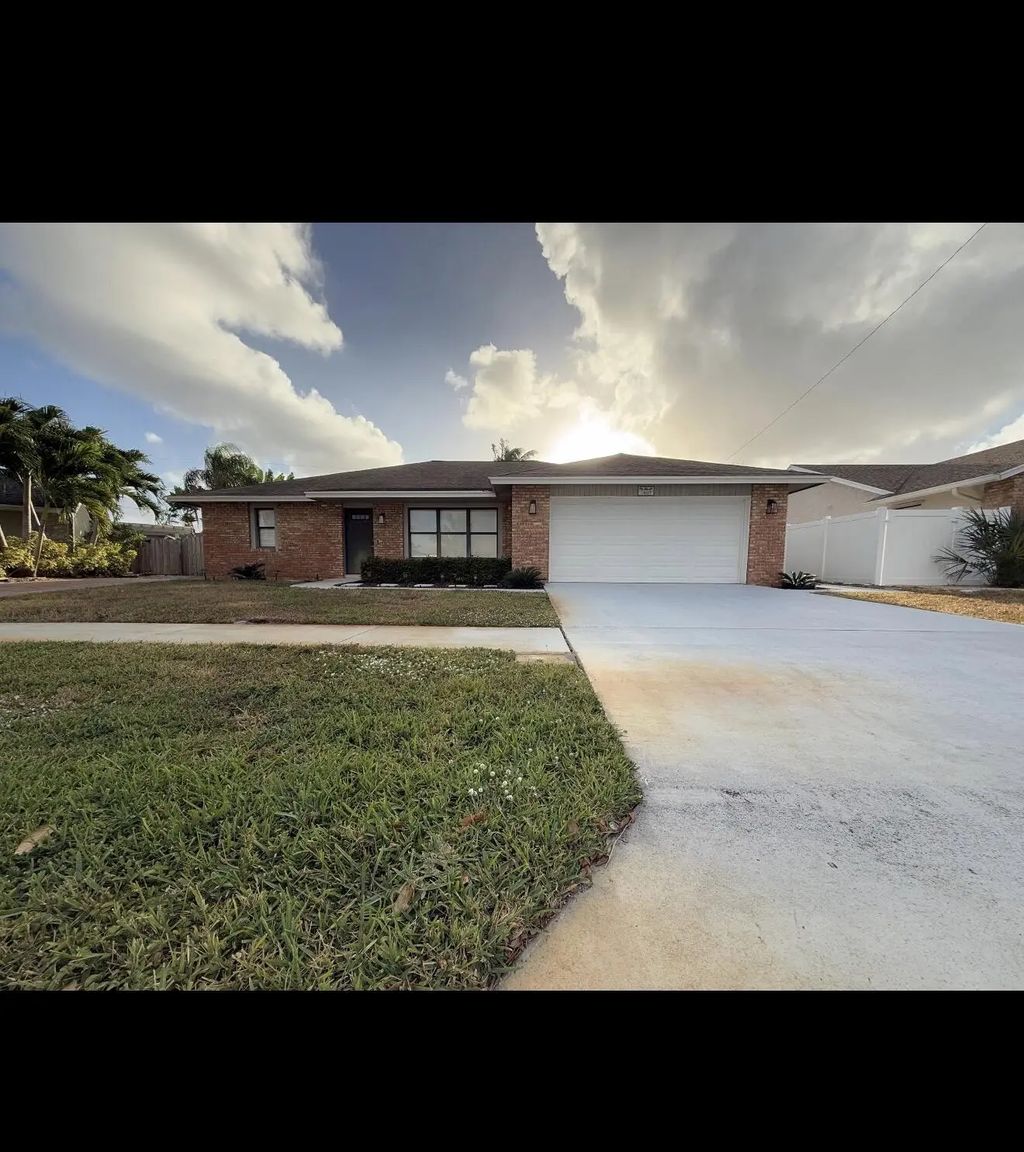 1007 Wynndale Way, Lantana