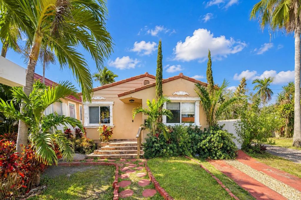 1624 Van Buren Street, Hollywood