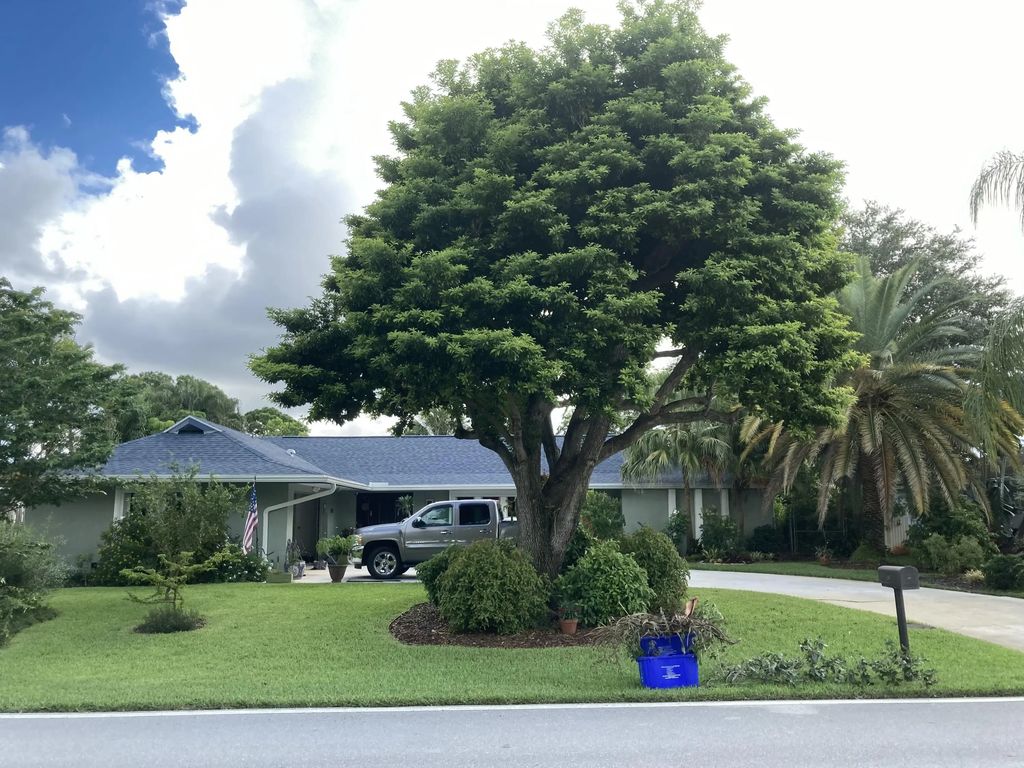 9714 Honeysuckle Avenue, Palm Beach Gardens