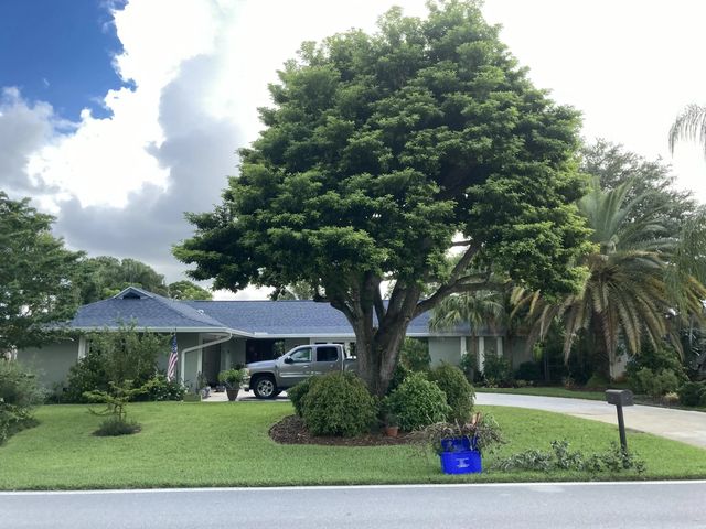 9714 Honeysuckle Avenue, Palm Beach Gardens