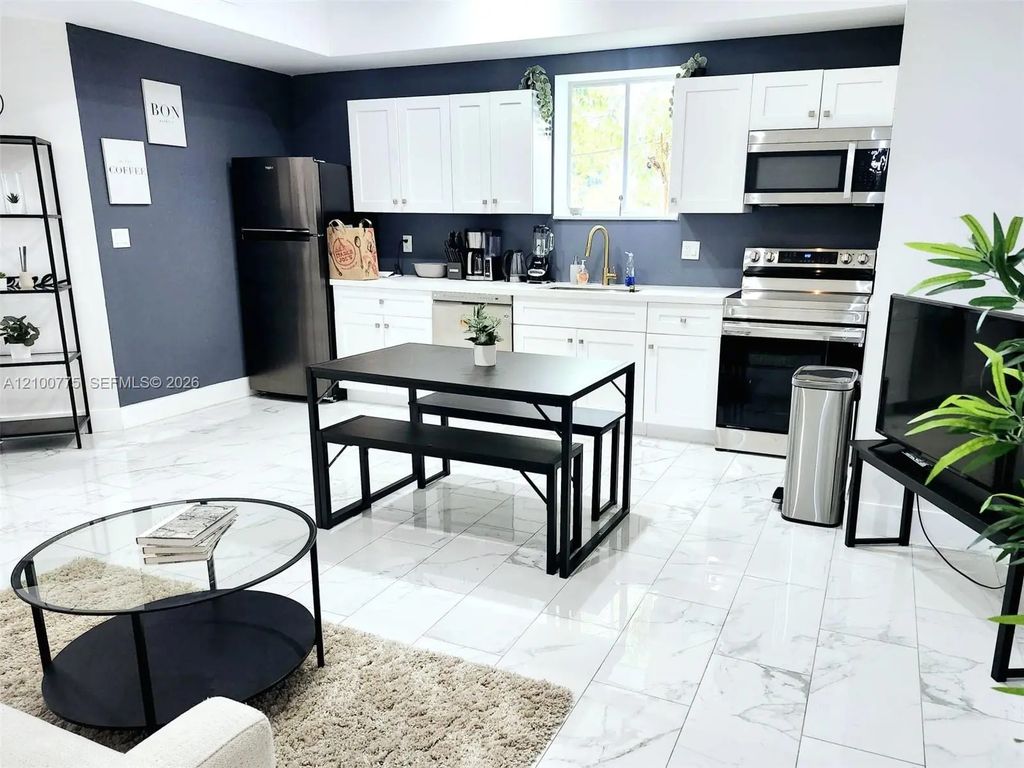 1860 Nw 24th Avenue #301, Miami