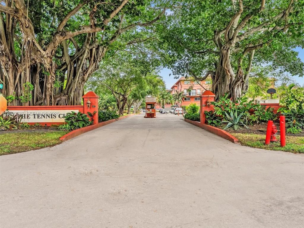620 Tennis Club Drive #301, Fort Lauderdale