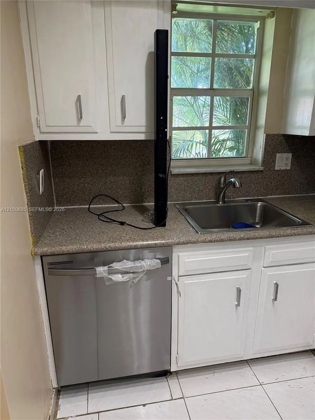 2 of 14 - 1420 Sw 28th Avenue #6, Boynton Beach, FL