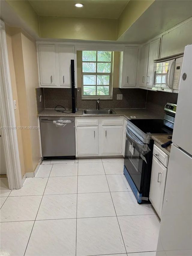 4 of 14 - 1420 Sw 28th Avenue #6, Boynton Beach, FL