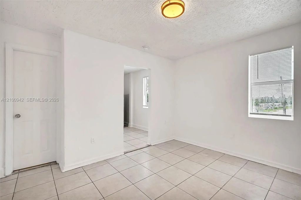 50 Nw 79th Street #11, Miami