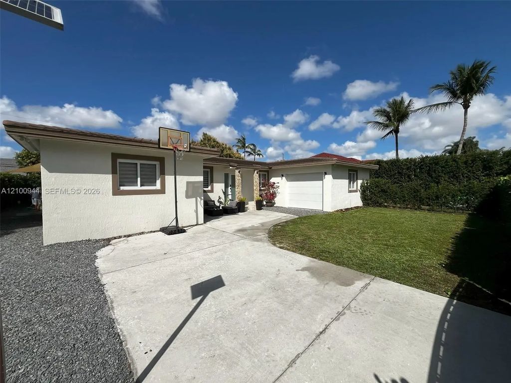 9975 Nw 27th Terrace, Doral