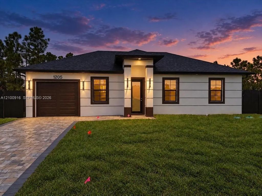 1205 Damen Street E, Lehigh Acres