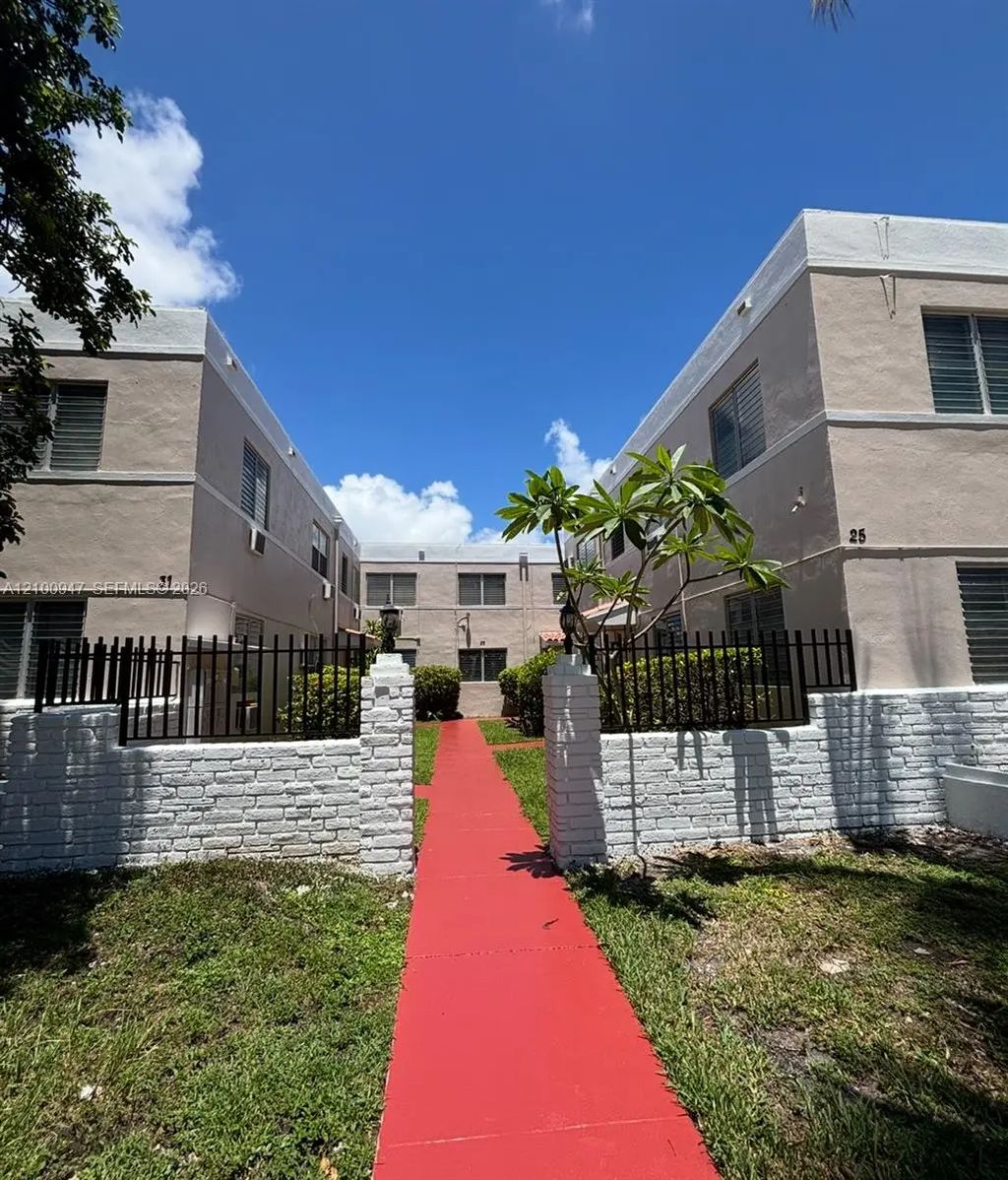 29 Navarre Avenue #6, Coral Gables