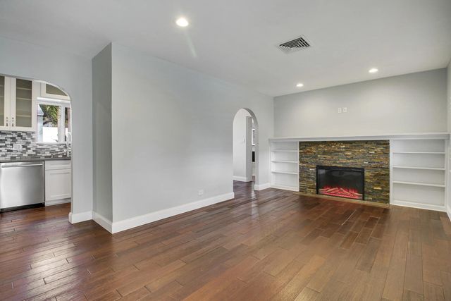 5 of 42 - 1111 N B Street, Lake Worth Beach, FL