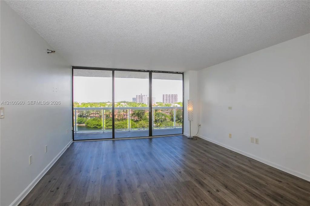 20505 E Country Club Drive #731, Aventura