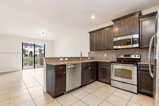 5 of 55 - 8965 Nw 98th Avenue, Doral, FL