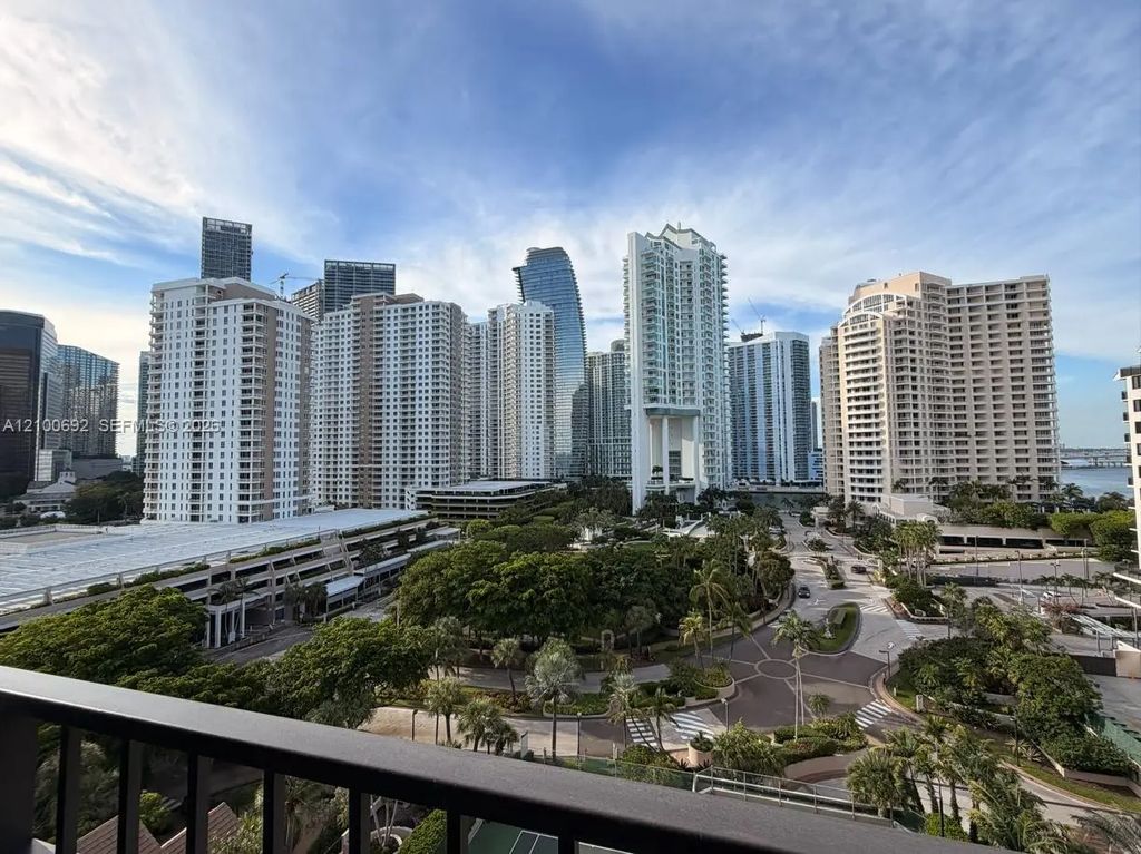 520 Brickell Key Drive #a1216, Miami