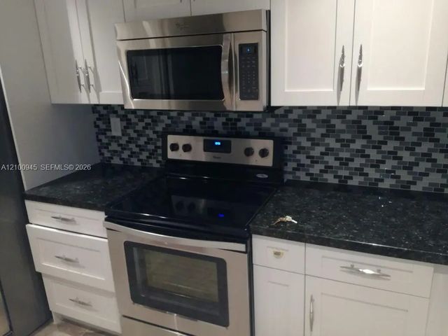 4 of 14 - 922 Ne 199th Street #4h, Miami, FL