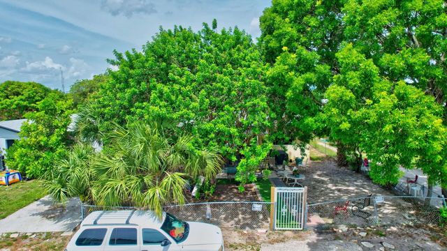 2 of 14 - 134 Sw 10th Avenue, Delray Beach, FL
