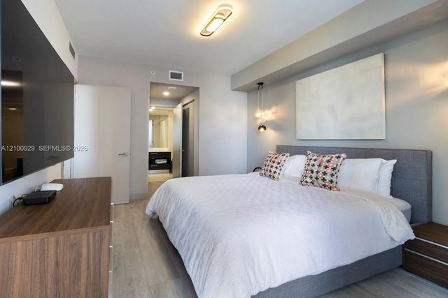 5 of 15 - 55 Sw 9th Street #3010, Miami, FL