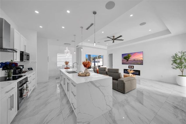 3 of 47 - 1803 Nw 2nd Place, Cape Coral, FL