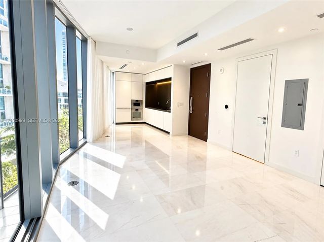 4 of 42 - 300 Biscayne Boulevard Way #506e, Miami, FL