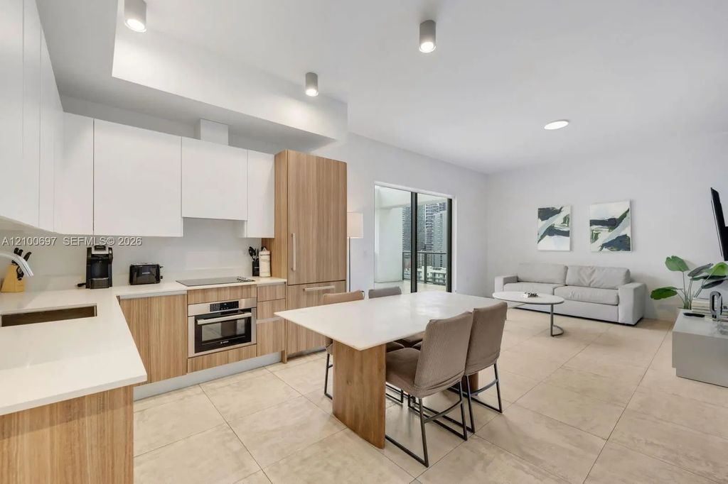 239 Sw 9th Street #1801, Miami