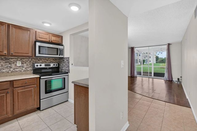 5 of 13 - 9360 Sunrise Lakes Boulevard #unit 108, Sunrise, FL