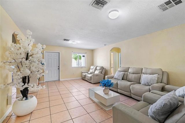 3 of 17 - 10170 W Fern Street, Miami, FL