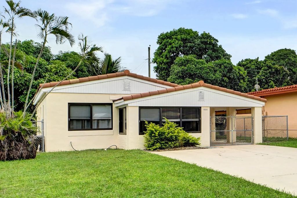 1532 Ne 173rd Street, North Miami Beach