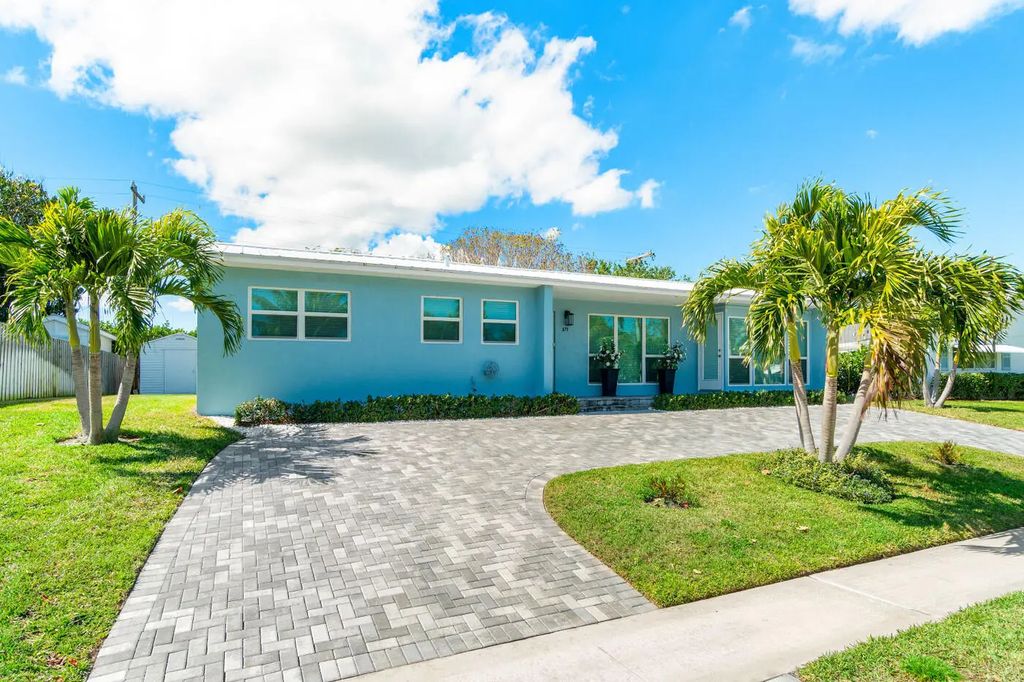 371 Saturn Avenue, Tequesta