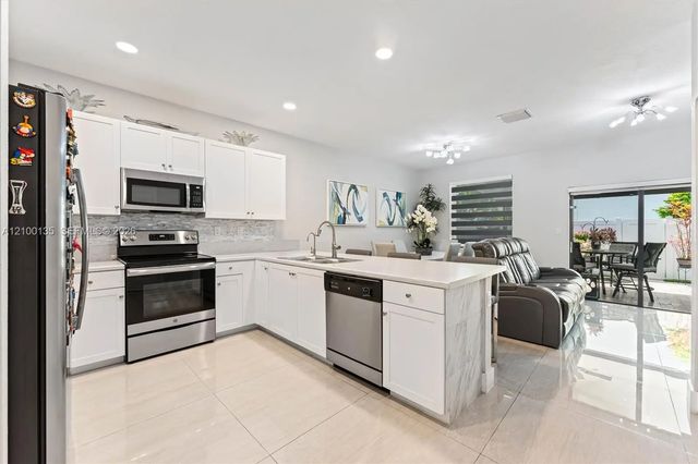 4 of 30 - 3384 W 106th Terrace, Hialeah, FL