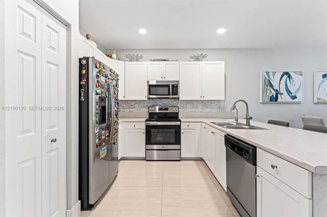 5 of 30 - 3384 W 106th Terrace, Hialeah, FL