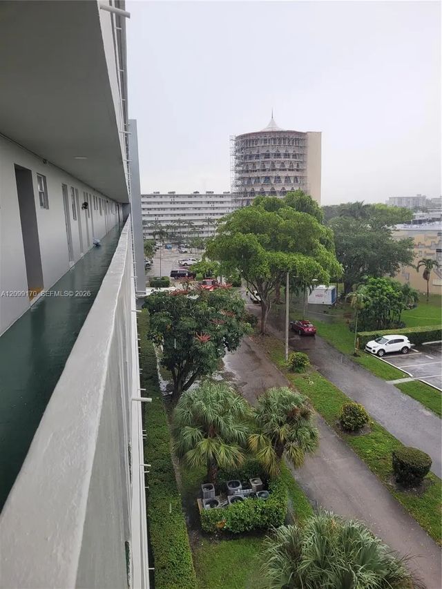 5 of 29 - 1770 Ne 191st Street #615-1, Miami, FL