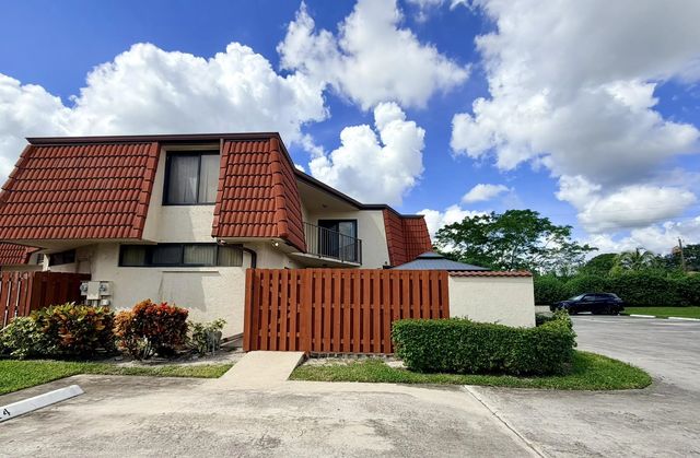 2 of 35 - 3870 Victoria Drive, West Palm Beach, FL