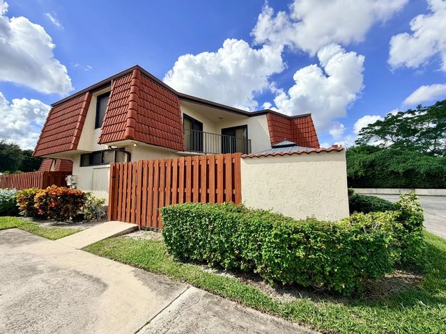 3 of 35 - 3870 Victoria Drive, West Palm Beach, FL